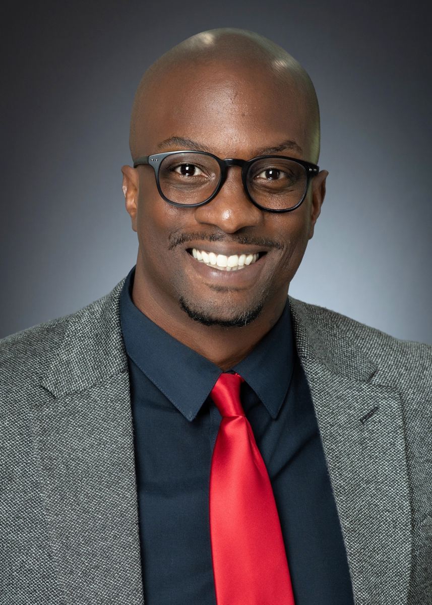 Professional headshot of DeAuntra Sennet